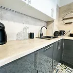 Appartement Stylish - Balcony, Church Views, Parking! Tram Wrocław