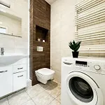Appartement Stylish - Balcony, Church Views, Parking! Tram *