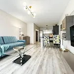 Appartement Stylish - Balcony, Church Views, Parking! Tram Wrocław