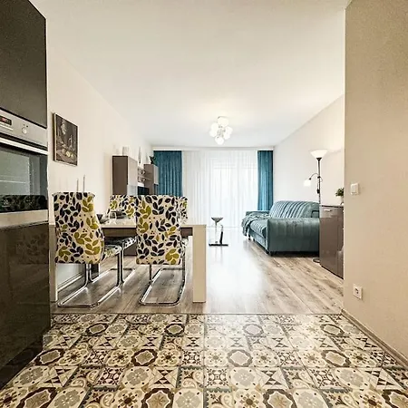 Apartament Stylish - Balcony, Church Views, Parking! Tram