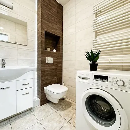 Appartement Stylish - Balcony, Church Views, Parking! Tram *