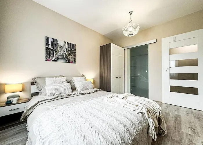 Stylish - Balcony, Church Views, Parking! Tram Wrocław