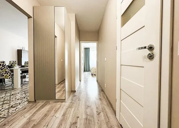 Apartament Stylish - Balcony, Church Views, Parking! Tram Wrocław