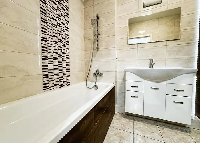 Apartament Stylish - Balcony, Church Views, Parking! Tram