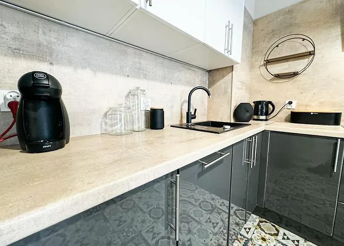 Apartament Stylish - Balcony, Church Views, Parking! Tram Wrocław