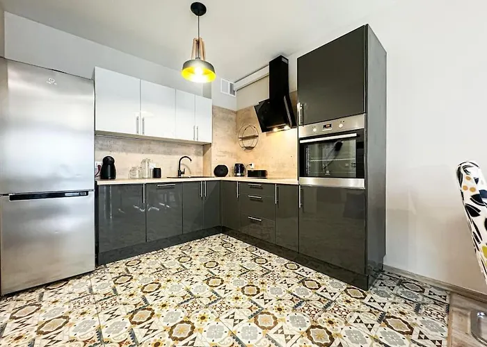 Stylish - Balcony, Church Views, Parking! Tram Wrocław