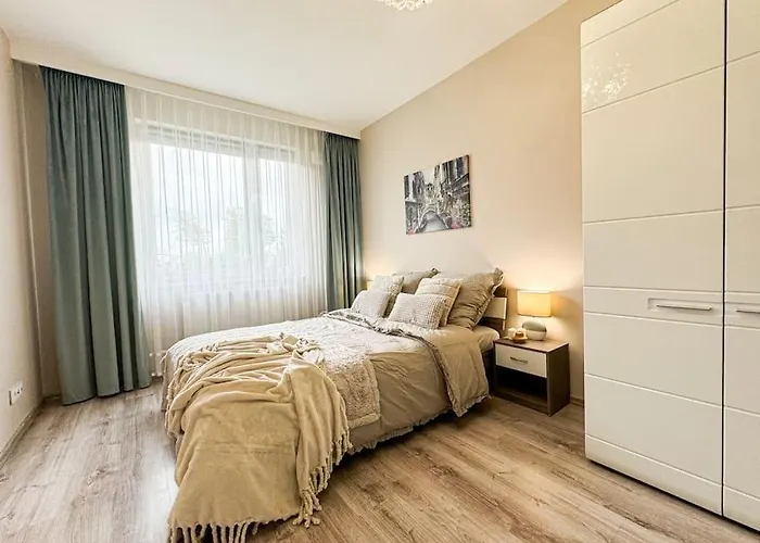 Stylish - Balcony, Church Views, Parking! Tram Wrocław