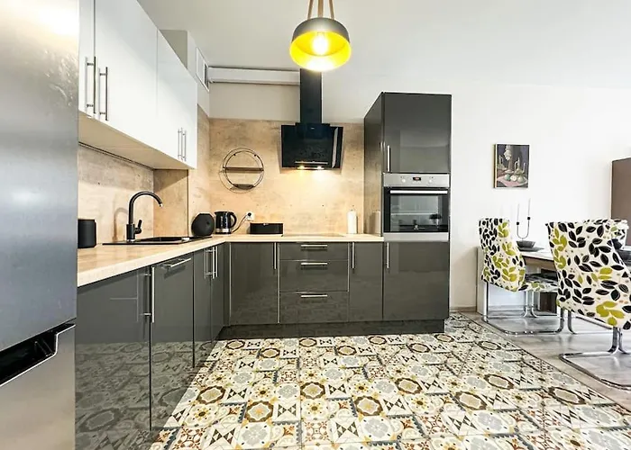 Stylish - Balcony, Church Views, Parking! Tram Wrocław