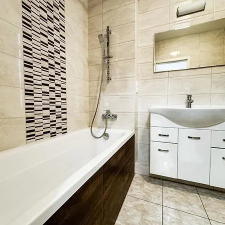 Apartament Stylish - Balcony, Church Views, Parking! Tram