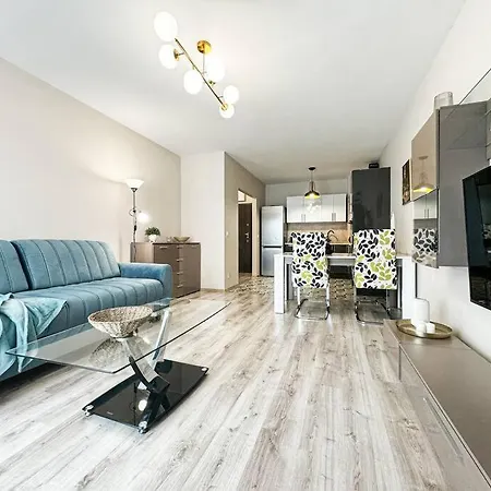 アパート Stylish - Balcony, Church Views, Parking! Tram ヴロツワフ