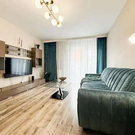 アパート Stylish - Balcony, Church Views, Parking! Tram ヴロツワフ